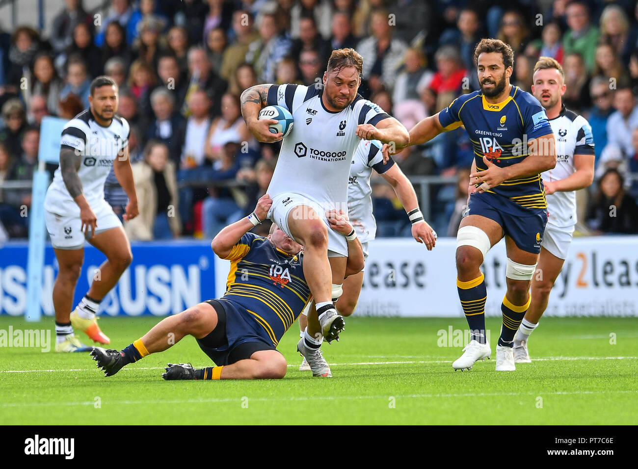 7. Oktober 2018, Sixways Stadion, Worcester, England; Gallagher Premiership, Worcester v Bristol; Jack Lam von Bristol trägt in Angriff genommen wird: Craig Thomas/news Bilder Stockfoto