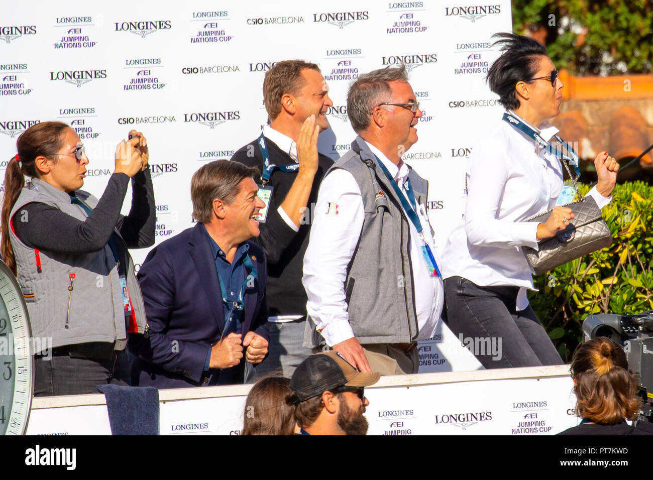 Barcelona, Spanien. 7. Okt 2018. Sieger. Team Belgien. Die belgischen Fans feiern. Letzte Wettbewerbsrunde Longines FEI Jumping Nations Cup Finale. Springen. Barcelona. Spanien. Tag 3. 07.10.2018. Credit: Sport in Bildern/Alamy leben Nachrichten Stockfoto