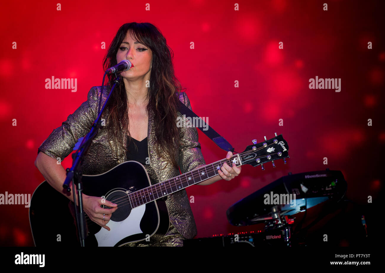 Emirate, Gala Dinner Start für den neuen Service zwischen Edinburgh und Dubai, Waldorf Astoria Edinburgh, The Caledonian. Talentierte Sänger und Songwriter K Stockfoto