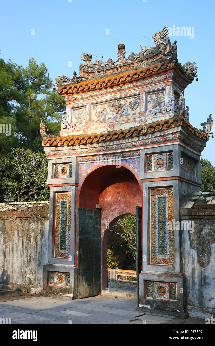 Zeremonielle Eingang zum Mausoleum des Tu Duc, Lăng Tự Đức, Hue, Vietnam Stockfoto