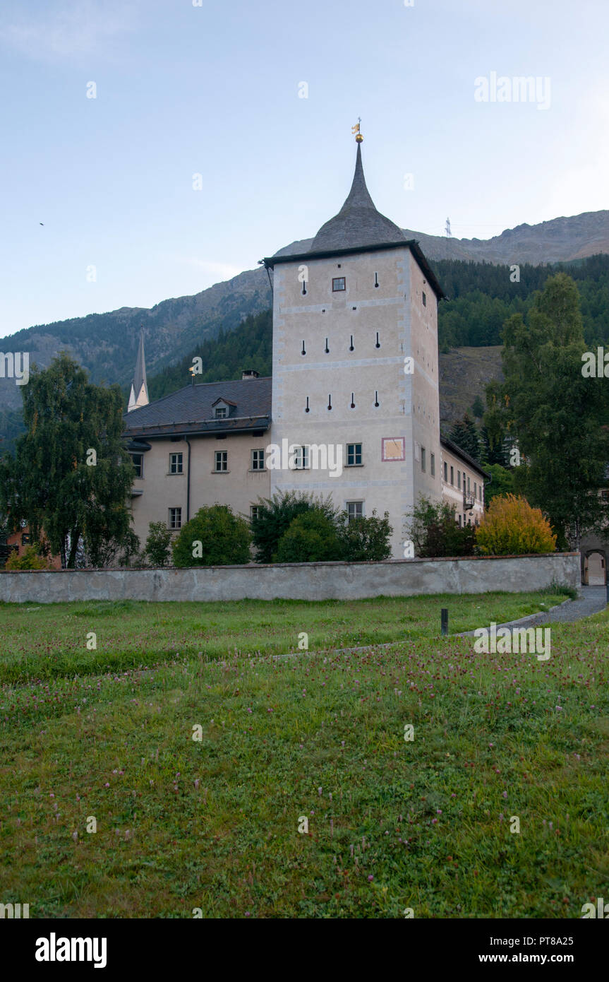 Schloss Planta-Wildenberg ist ein Schloss in der Gemeinde Zernez des Kantons Graubünden in der Schweiz. Es ist ein Schweizer Weltkulturerbe der Nationalen Stockfoto