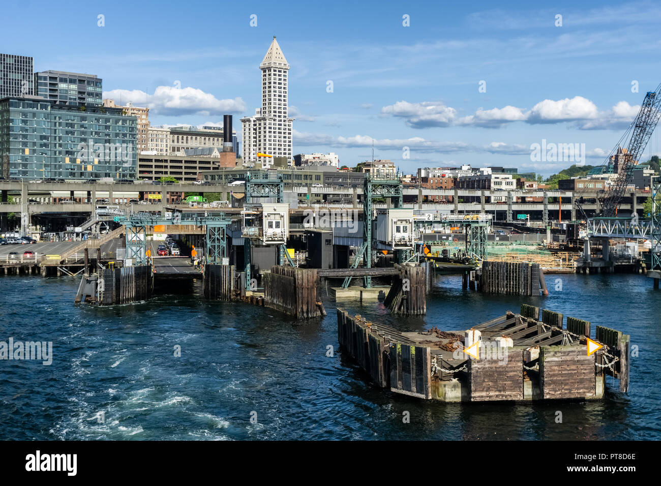 Verlassen in Seattle Ferry Terminal Bainbridge Island, Elliott Bay, Washington State, USA zu gehen. Stockfoto