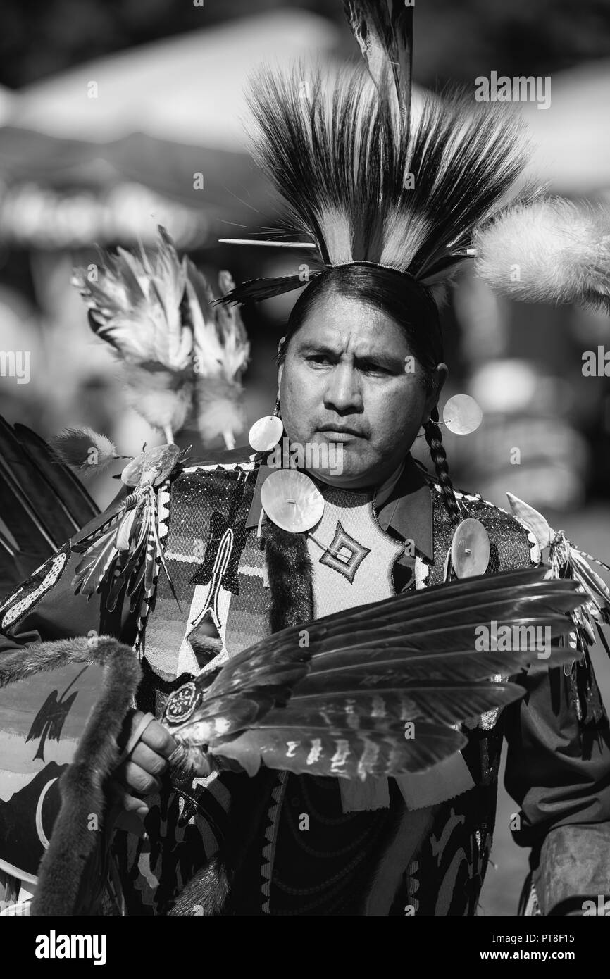 Die Teilnehmer tanzen Native American style Stillwater Pow Wow in Anderson, Kalifornien. Stockfoto