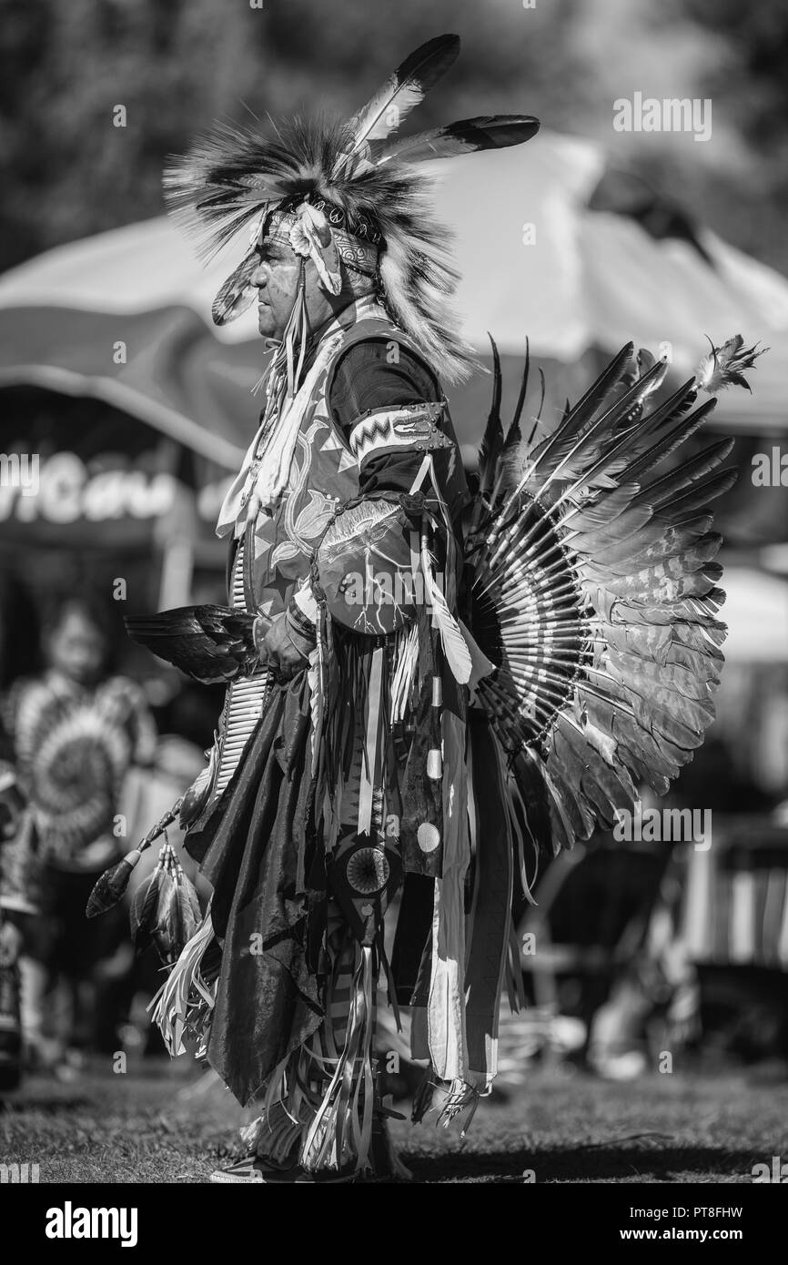 Die Teilnehmer tanzen Native American style Stillwater Pow Wow in Anderson, Kalifornien. Stockfoto