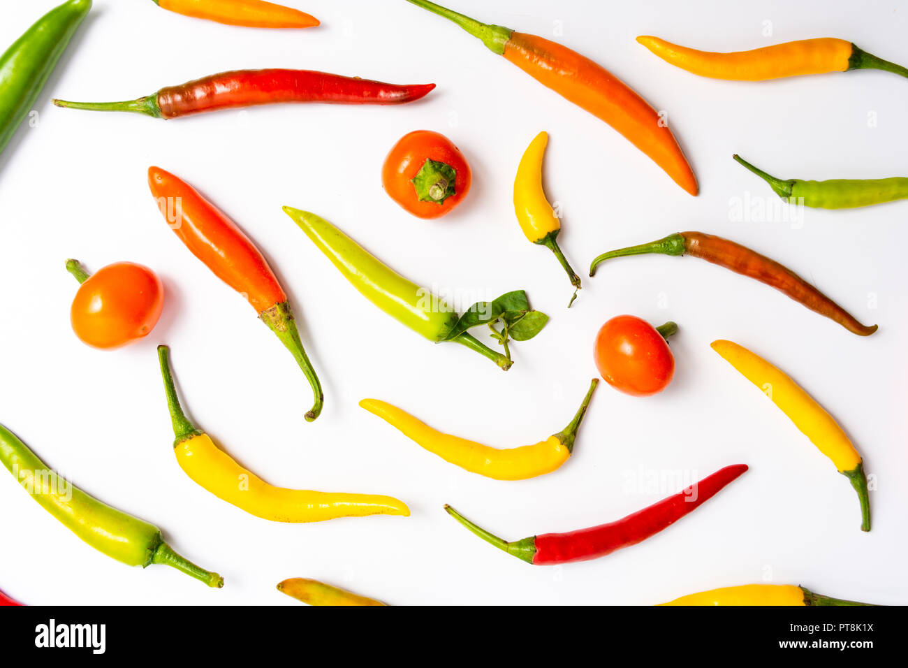 Verschiedene Arten von Paprika Hintergrund flach Stockfoto