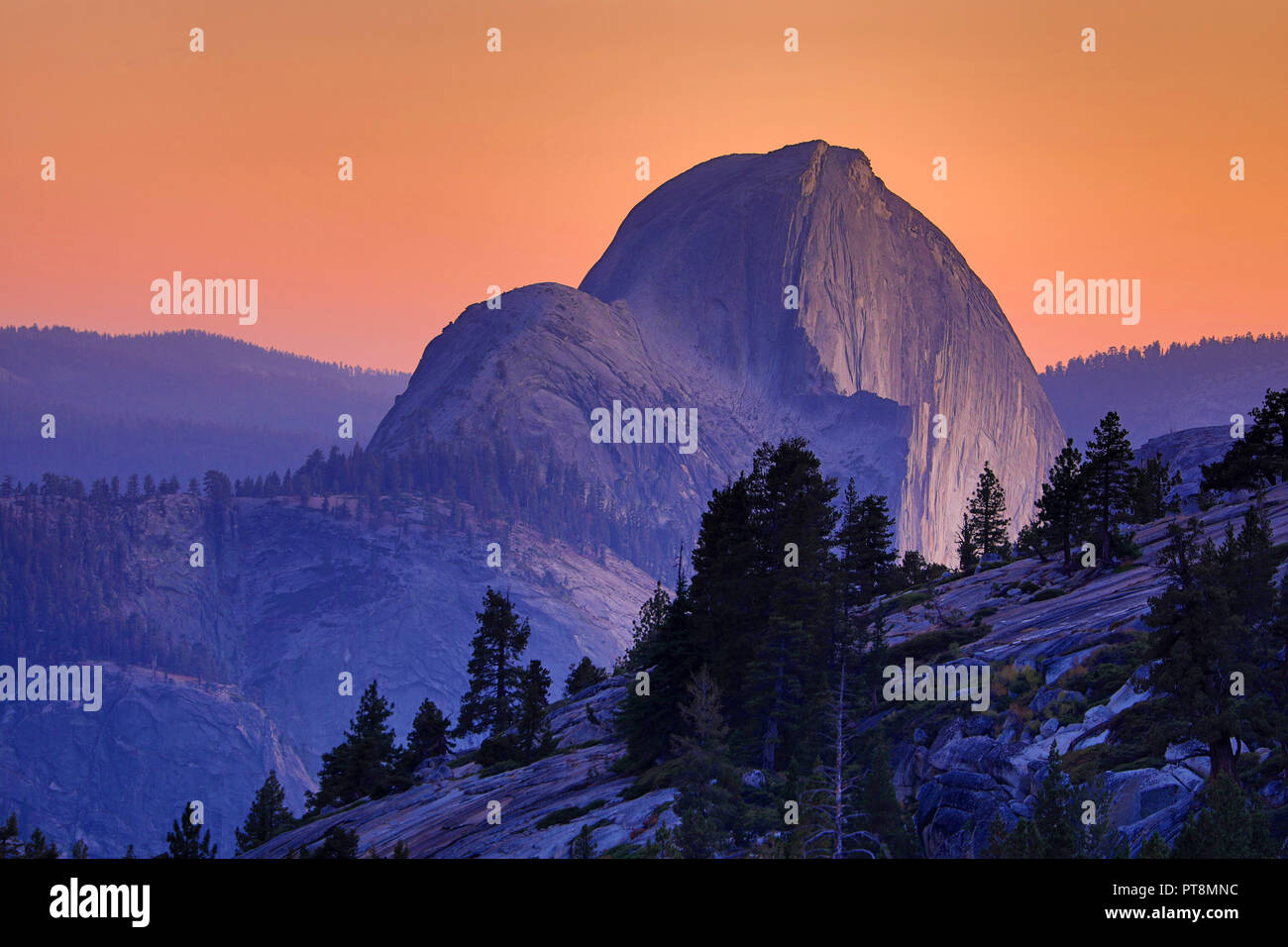 Half Dome Mountain bei Sonnenuntergang im Yosemite Valley, Yosemite National Park, Kalifornien, USA Stockfoto
