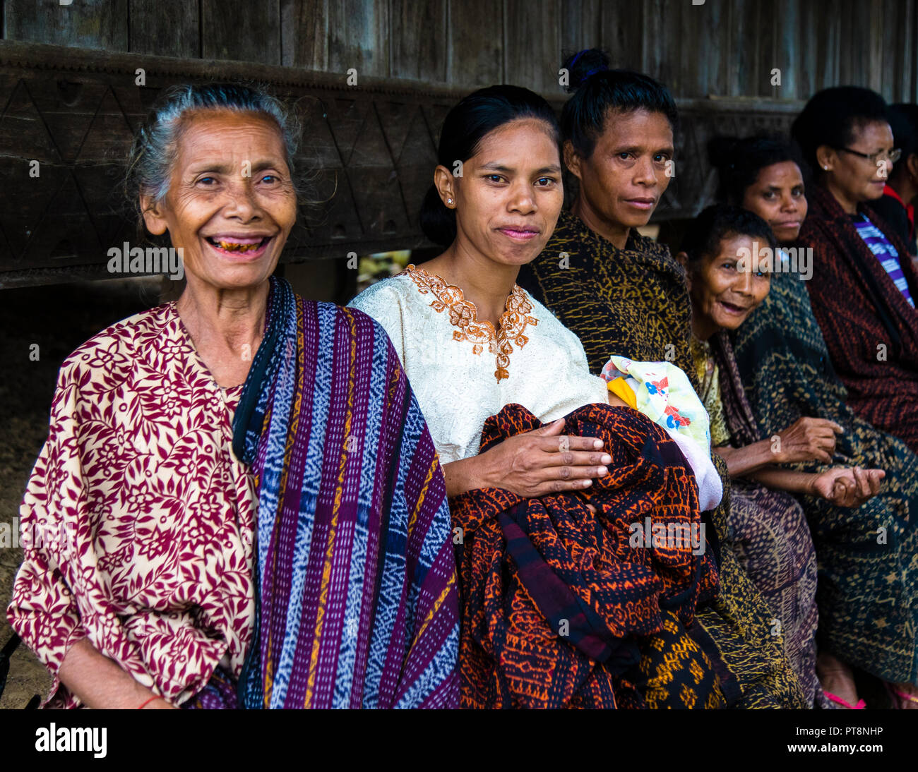 Indonesier in traditionellen Trachten Stockfoto