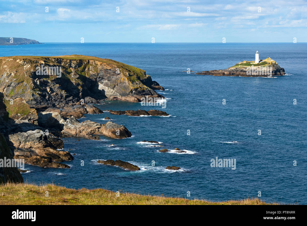 Blick auf navax Point und godrevy Island Lighthouse in St. Ives Bay, Cornwall, England, Großbritannien, Großbritannien. Stockfoto