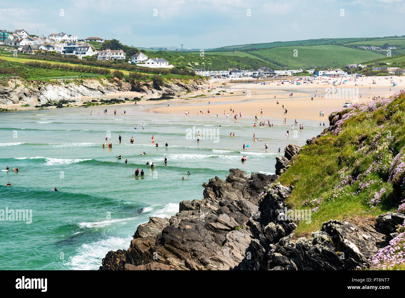 Sommer in Porth Beach in Newquay, Cornwall, England, Großbritannien, Großbritannien. Stockfoto