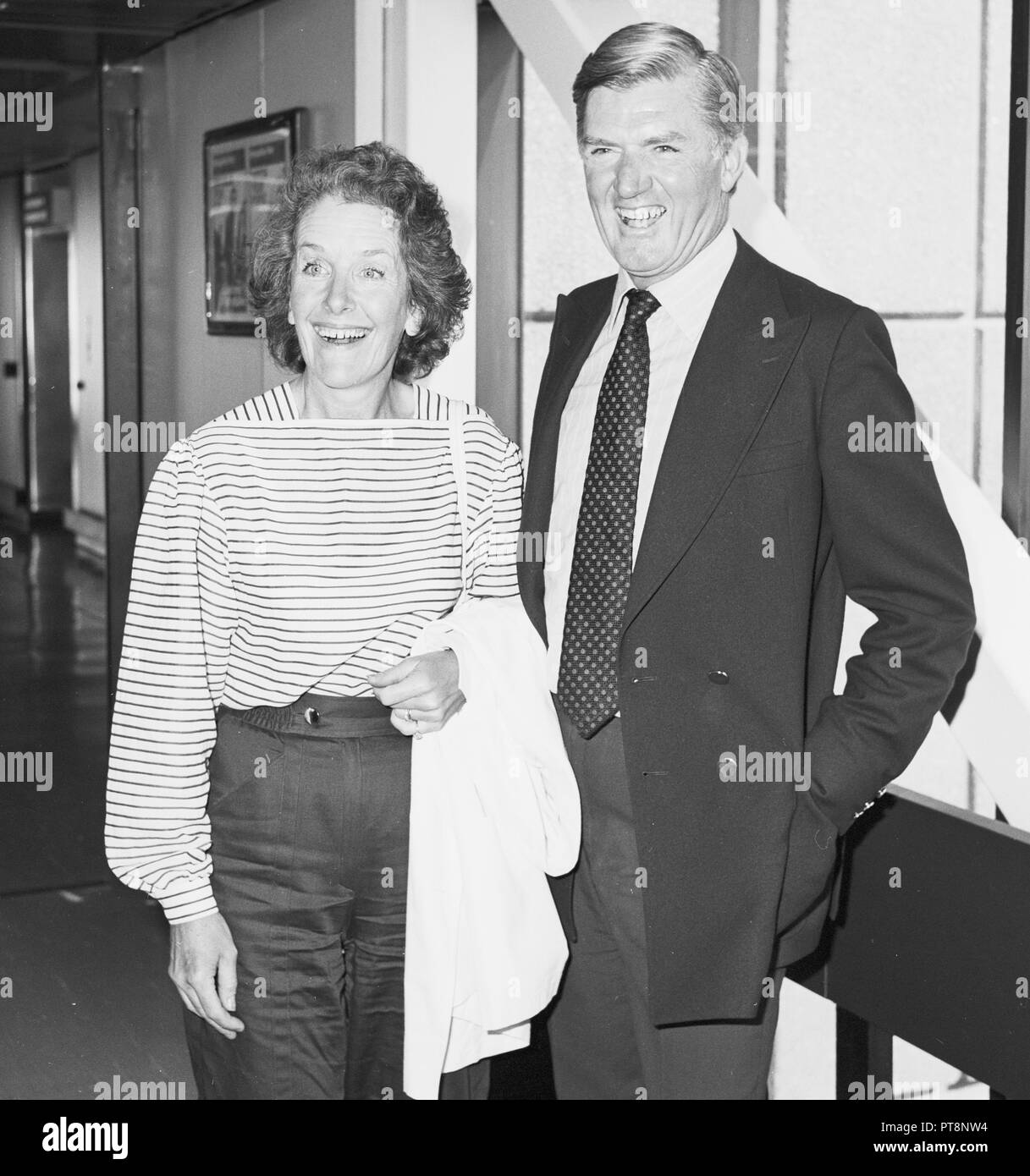 Cecil Parkinson und seine Frau Anne am Heathrow Airport August 1985 ankommen. Stockfoto