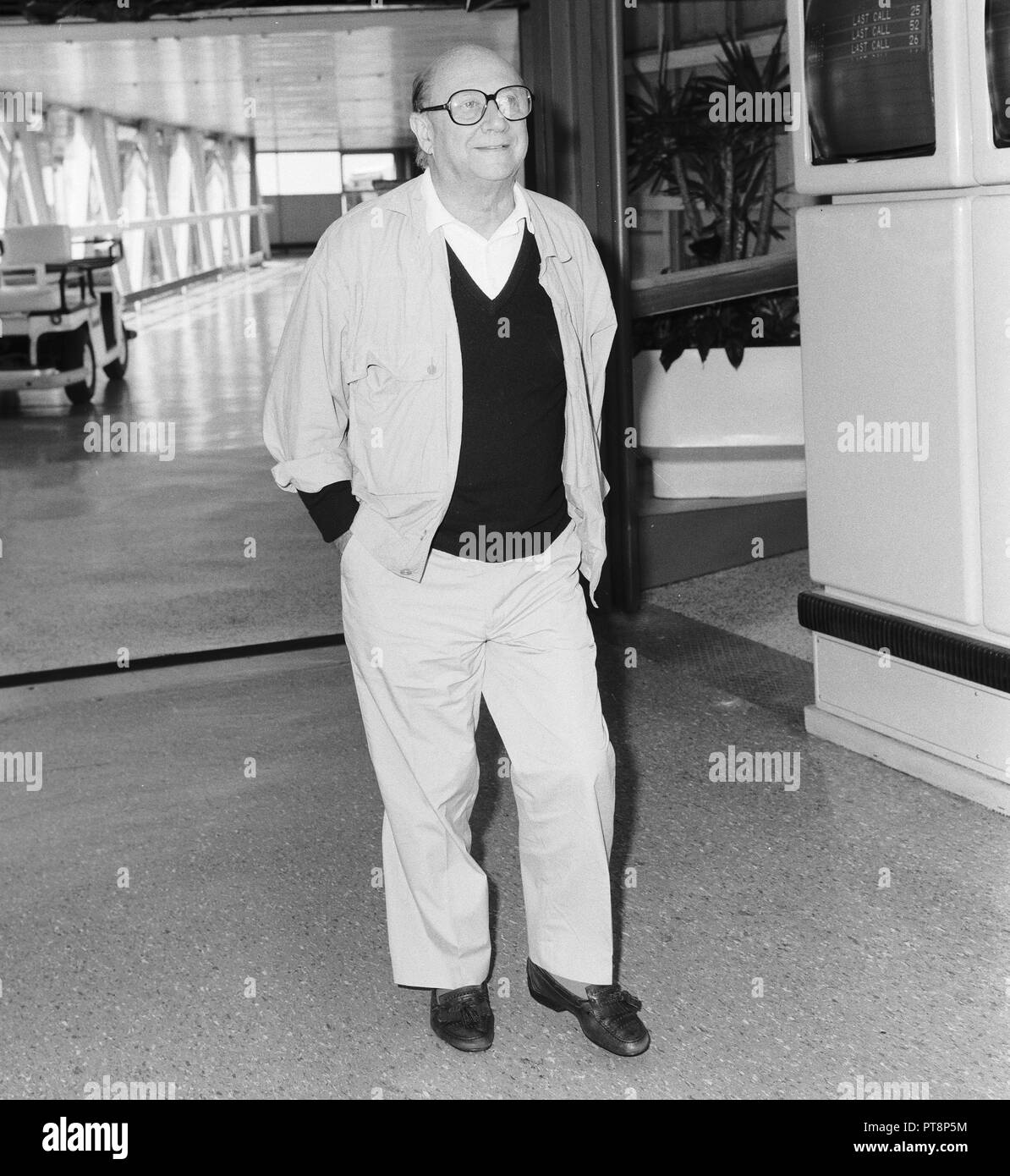 Schauspieler Donald Pleasence am Heathrow Airport August 1989 ankommen. Stockfoto