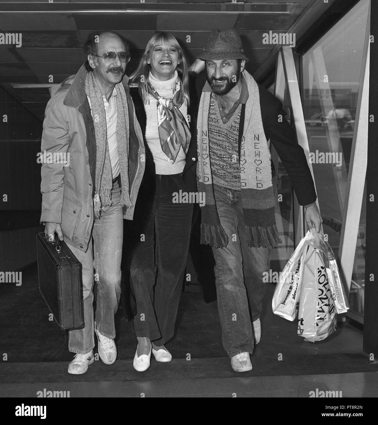 American Folk Sänger Peter, Paul und Mary am Londoner Flughafen Heathrow 1988 ankommen. Stockfoto