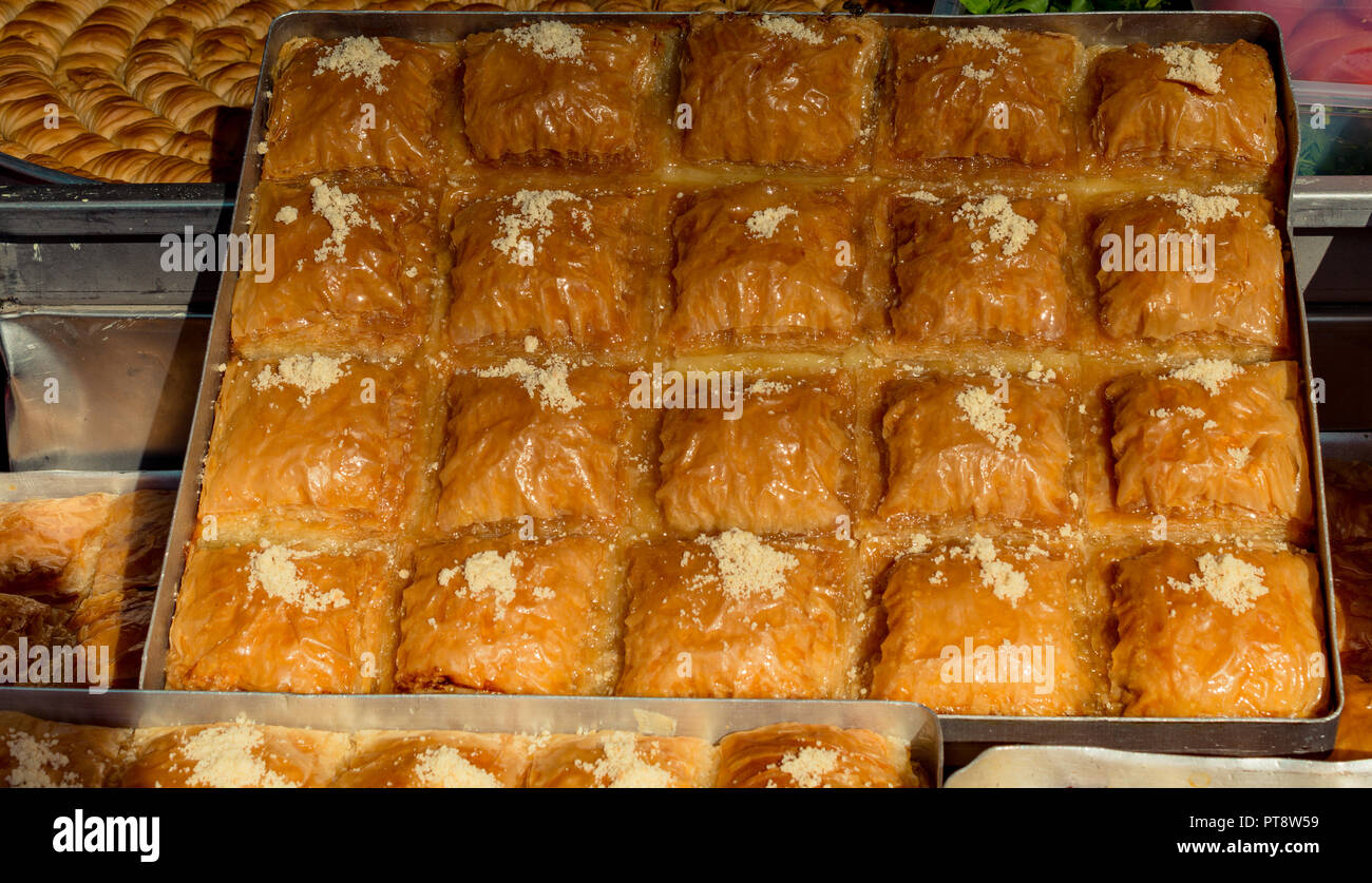Türkische traditionelle nationale Desserts Baklava als Hintergrund Stockfoto