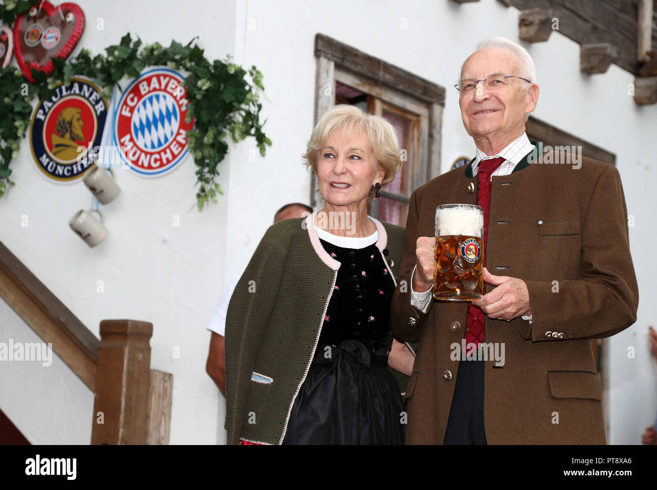 München Deutschland 7.10.2018, Edmund Stoiber und seine Frau Karin während des traditionellen Team Besuch des FC Bayern München auf dem Oktoberfest Stockfoto
