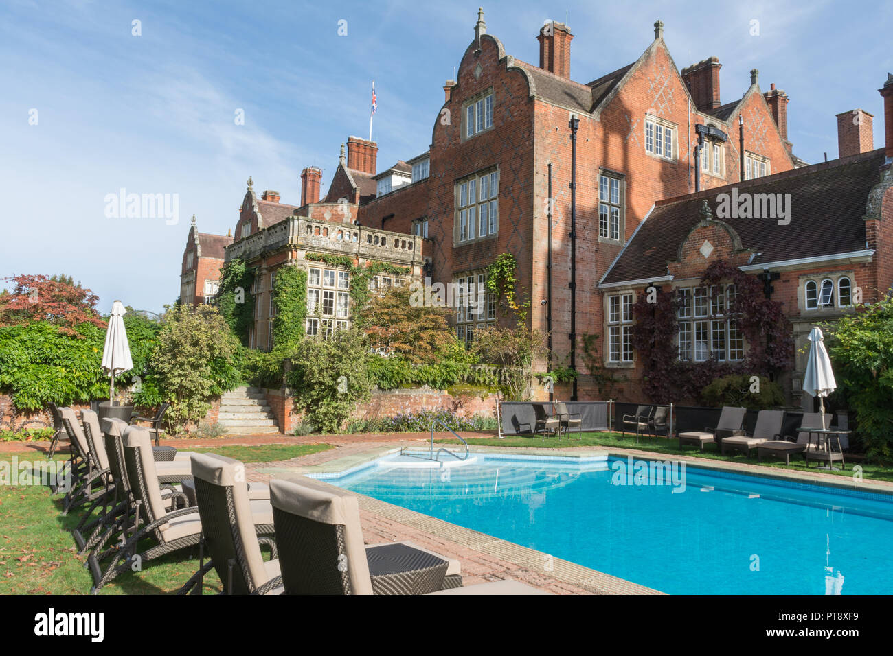 Tylney Hall, Swimmingpool und Gärten, einem viktorianischen Herrenhaus und jetzt ein upscale Hotel, in der Nähe von Rotherwick in Hampshire, Großbritannien Stockfoto