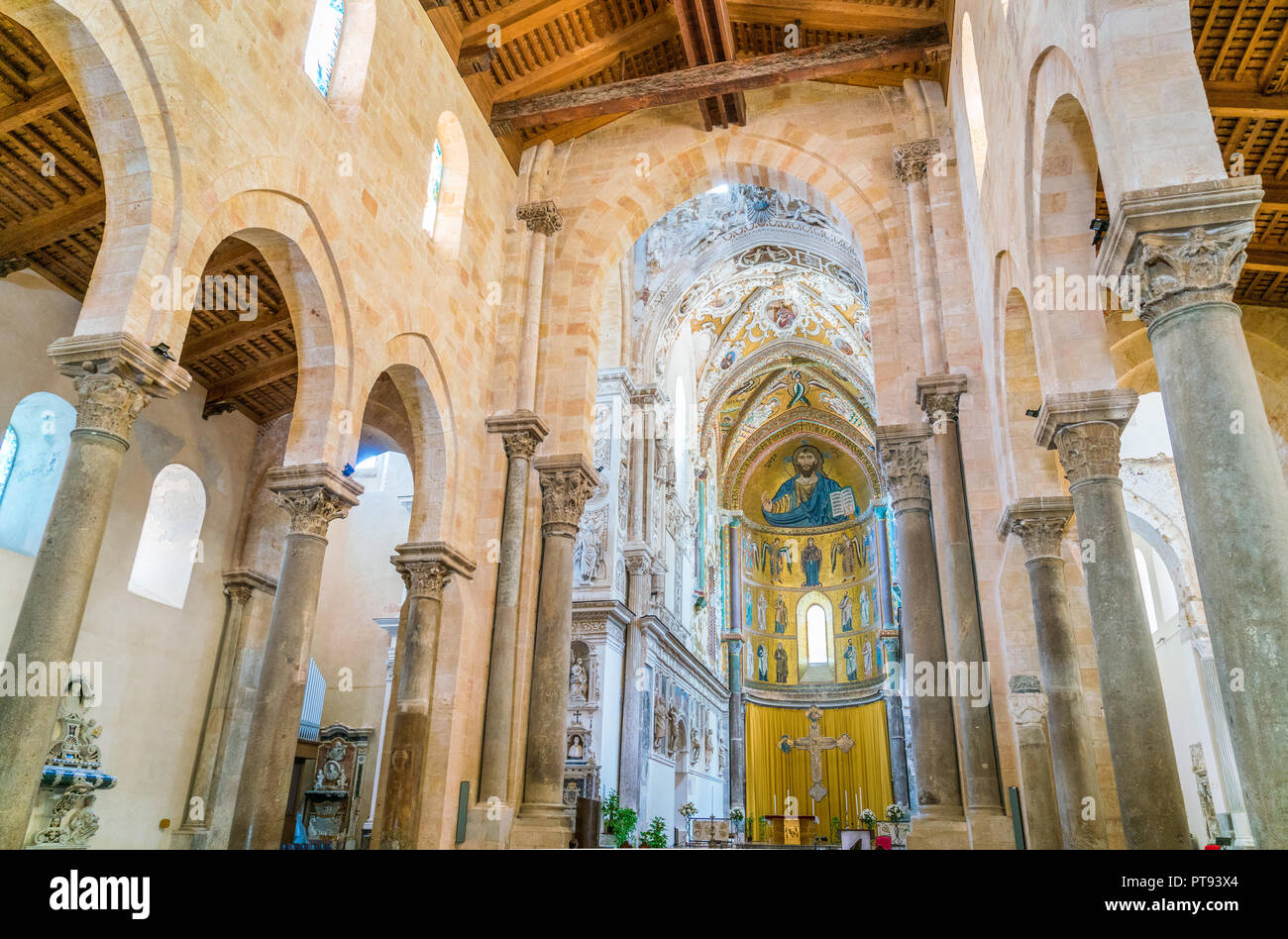 Einen Blick in die beeindruckende Kathedrale von Cefalù. Sizilien, Süditalien. Stockfoto
