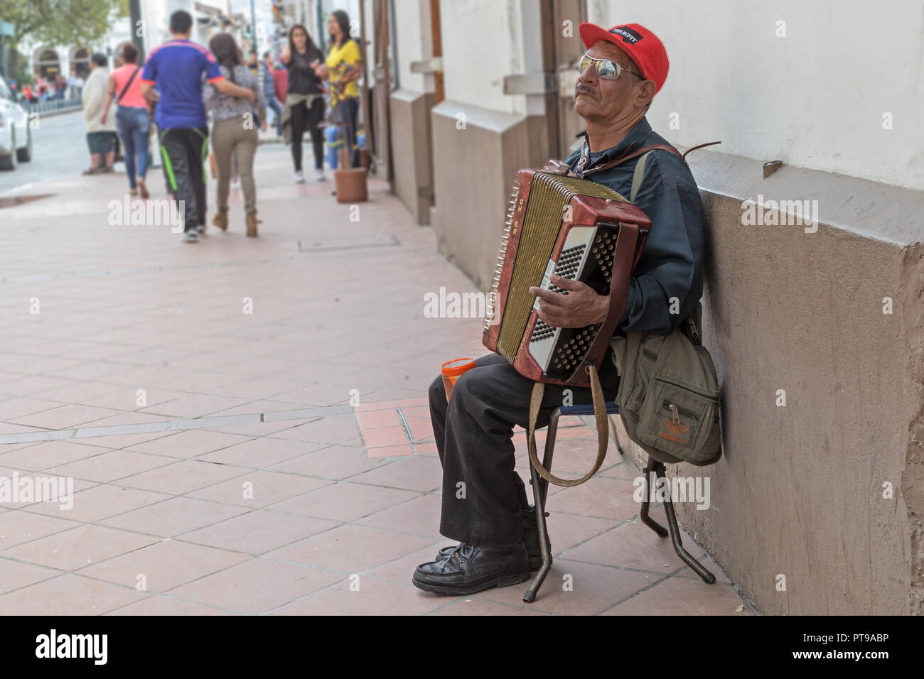 Blind Straßenmusiker Accordian Cuenca Ecuador Stockfoto