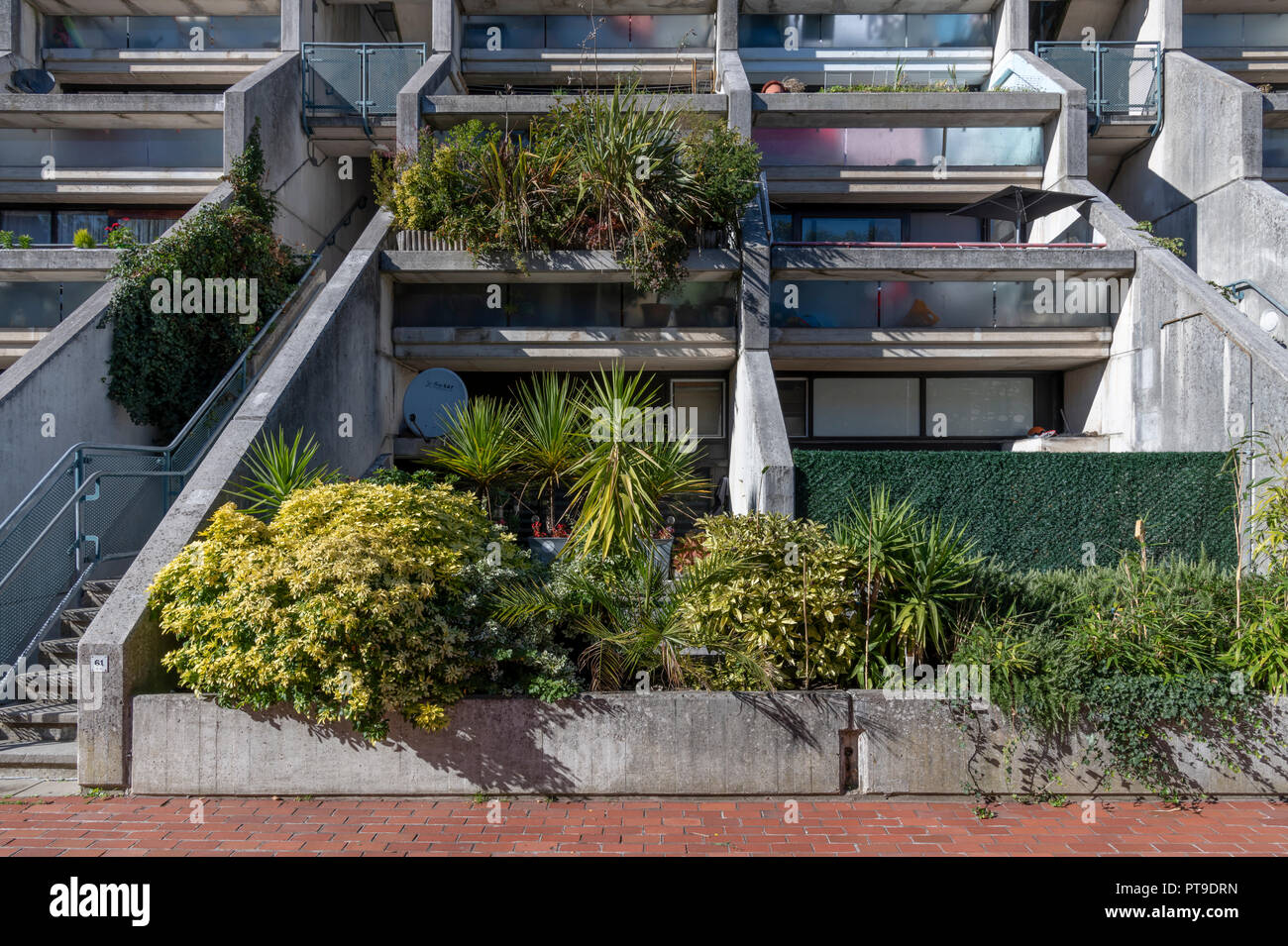 Alexandra Road Immobilien (auch als Rowley Weg) Camden bekannt. Von dem Architekten Neave Brown entwickelt. Brutalist aber niedrig genug auf menschlicher Ebene zu sein. Stockfoto