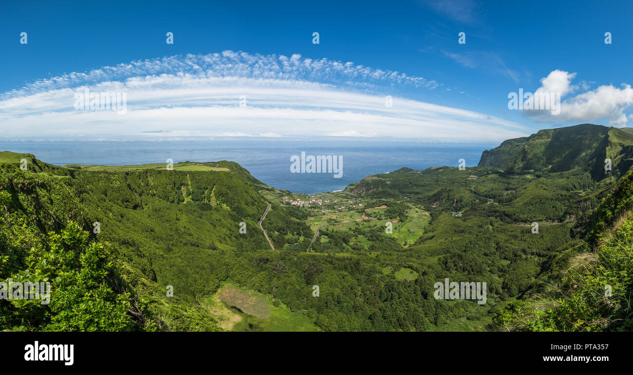 Grüne Küste der Insel Flores, Azoren, Portugal Stockfoto