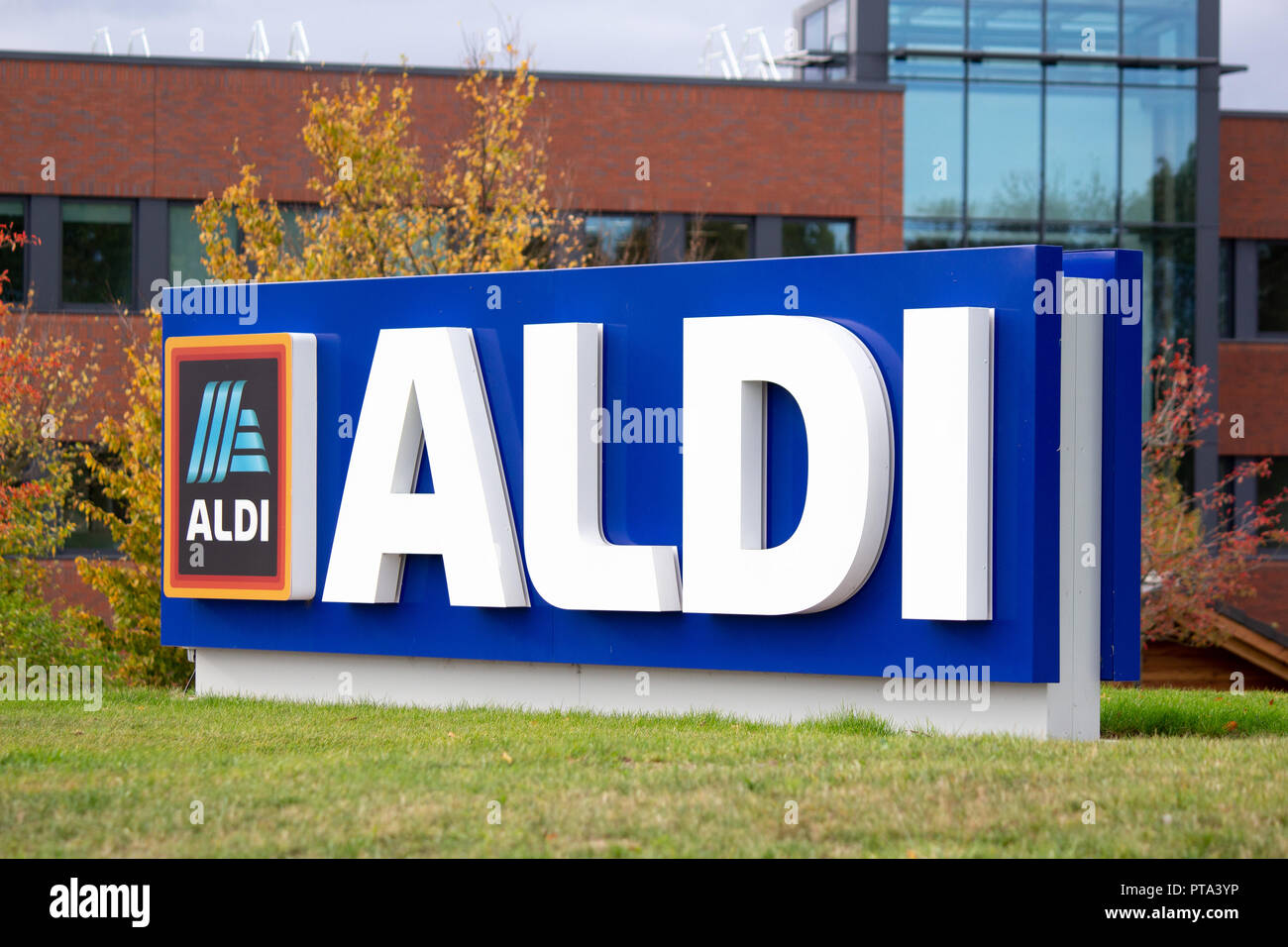 ALDI (UK) Supermarkt Sitz in Atherstone, North Warwickshire, England, UK. Stockfoto