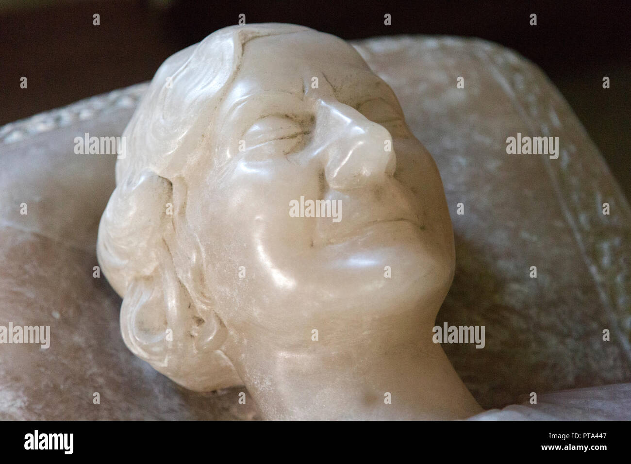 Close up Alabaster grab Lady Eleanor Methuen starb 1959 Methuen Kapelle, Kirche des Heiligen Bartholomäus, Corsham, Wiltshire, England, Großbritannien Stockfoto