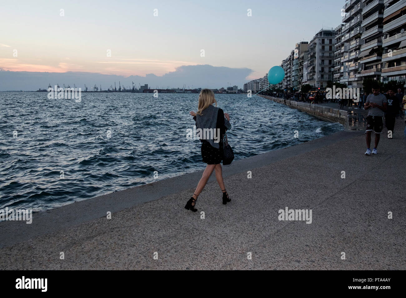 Sonntag Nachmittag an der Strandpromenade von Thessaloniki, Griechenland am 7. Oktober 2018. Stockfoto