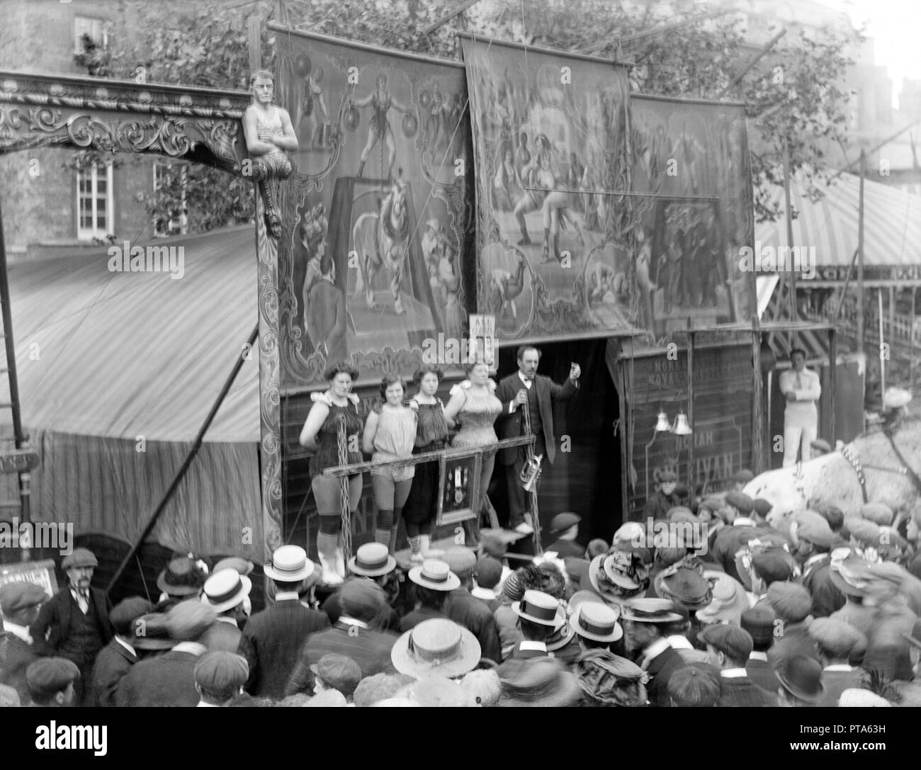 Frauen Ringkämpfer, St Giles Fair, Oxford, Oxfordshire, 1909. Schöpfer: Henry verspotten. Stockfoto