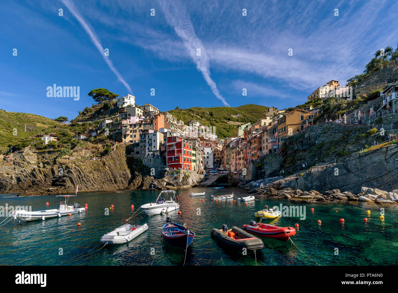 Schöne Aussicht von Riomaggiore im Morgenlicht, Cinque Terre, Ligurien, Italien Stockfoto
