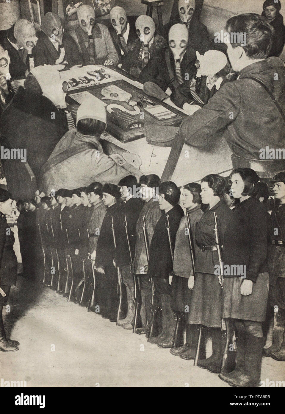 Osoaviakhim. Abbildung aus der UDSSR baut Sozialismus, 1933. Schöpfer: Lissitzky, El (1890-1941). Stockfoto