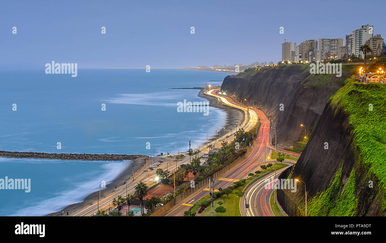 COSTA VERDE - Lima - Peru bei Sonnenuntergang Stockfoto