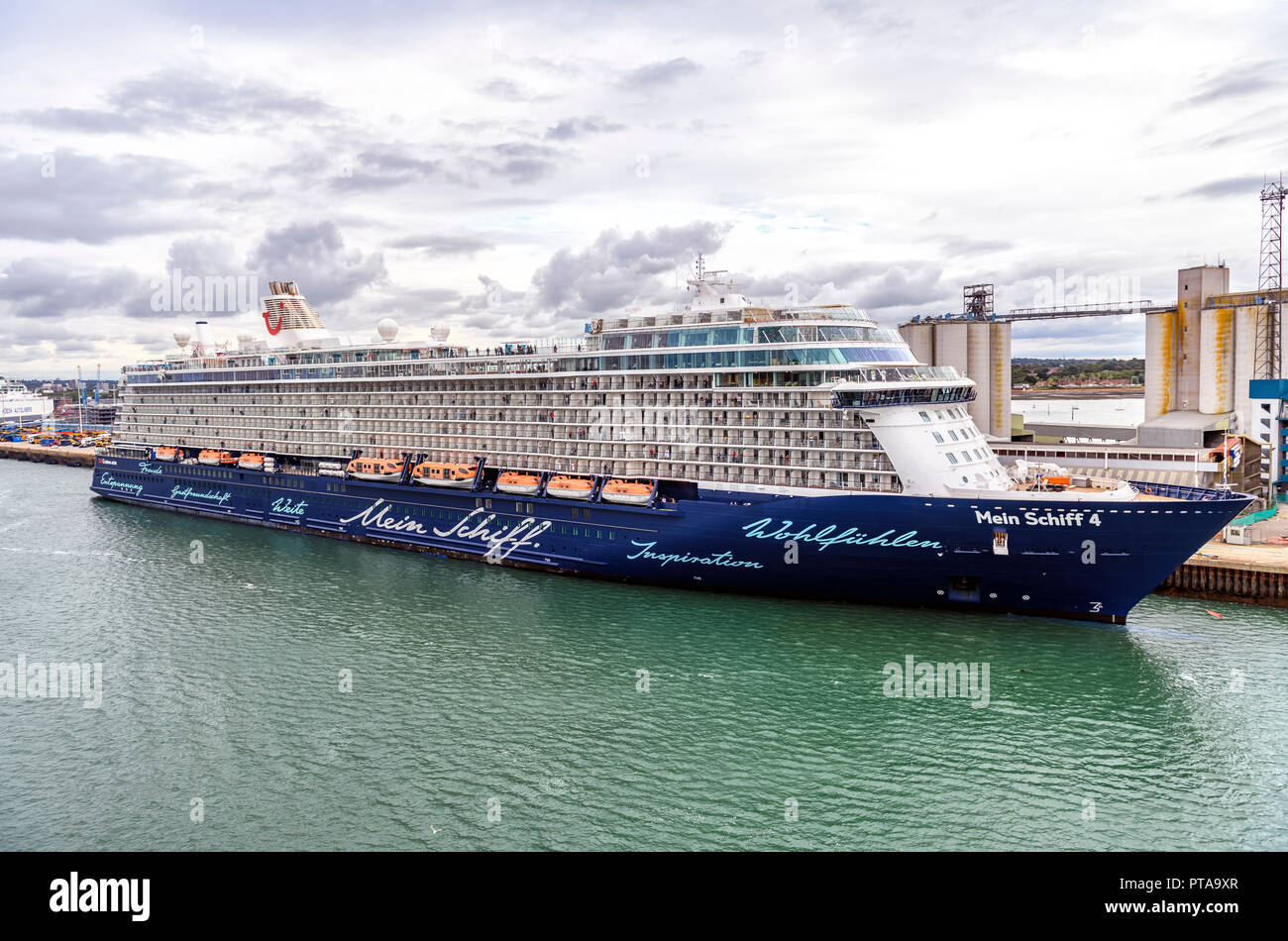 Mein Schiff 4, einer TUI-Thomson Cruise Ship an der Southampton Großbritannien angedockt Stockfoto