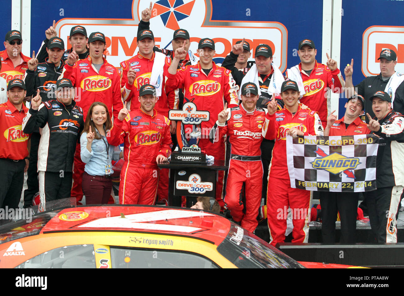 Regan Smith feiert den Gewinn der NASCAR Nationwide Series Antrieb 4 COPD 300 auf dem Daytona International Speedway in Daytona, Florida am 22. Februar 2014. Stockfoto