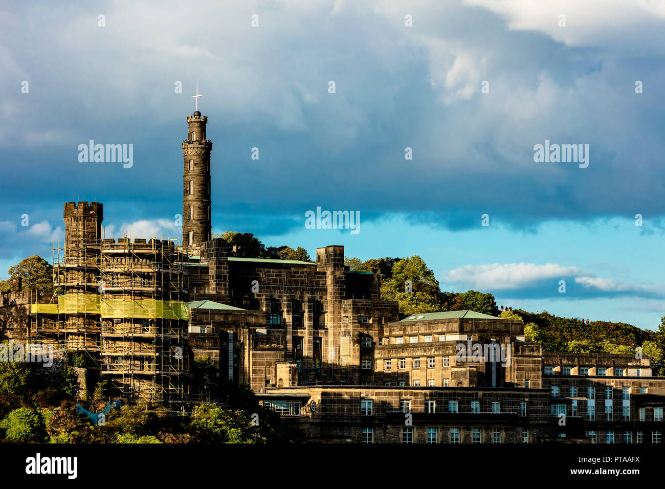 Edinburgh, Großbritannien - 26 August 2018: Carlton Hill architektonischen Details mit Nelson Denkmal Stockfoto