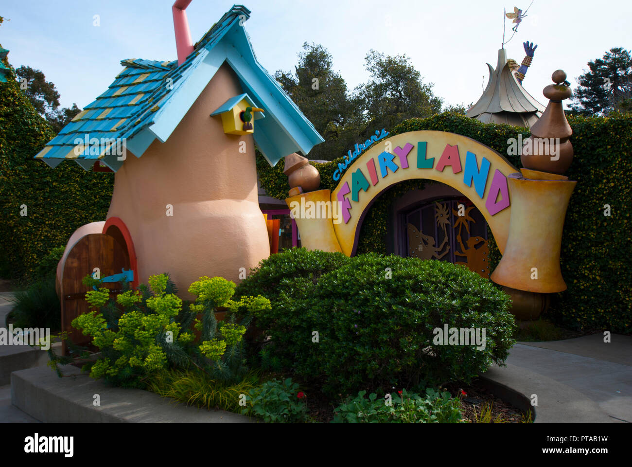 Der Eingang Zum Children S Fairyland Ein Marchen Theme Park In