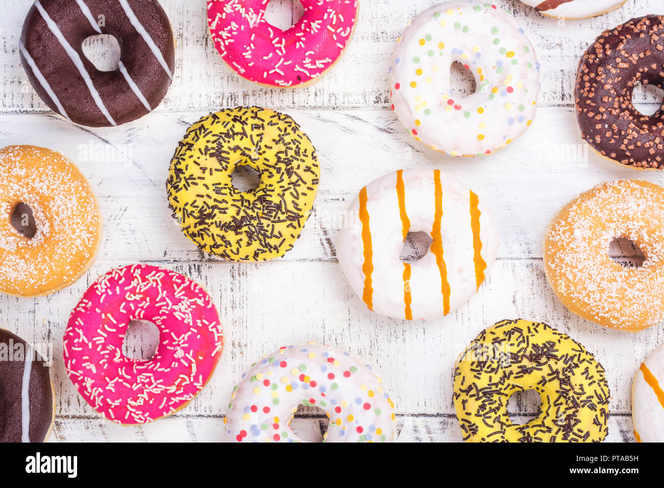 Mischung aus bunten Donuts Stockfoto