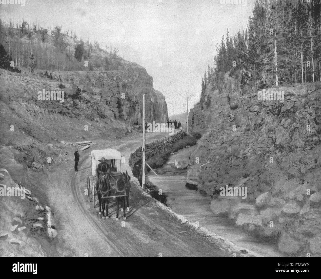Eingang zum Yellowstone Park, USA, c1900. Schöpfer: Unbekannt. Stockfoto