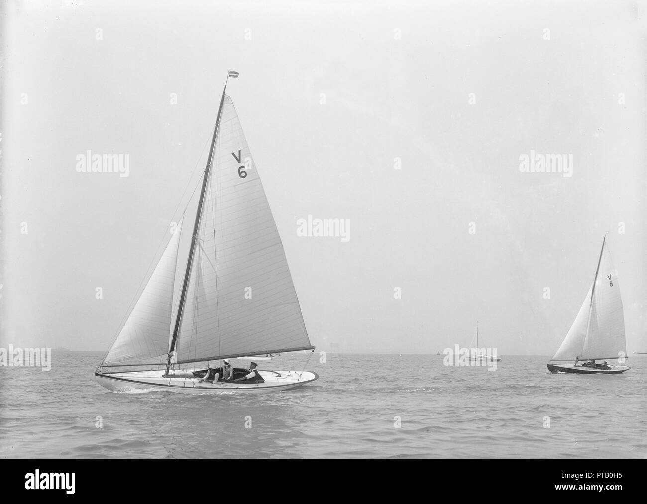 Die One-Design Solent Sonnenstrahlen 'Dunn' und 'Clary' Racing, 1925. Schöpfer: Kirk & Söhne von Cowes. Stockfoto