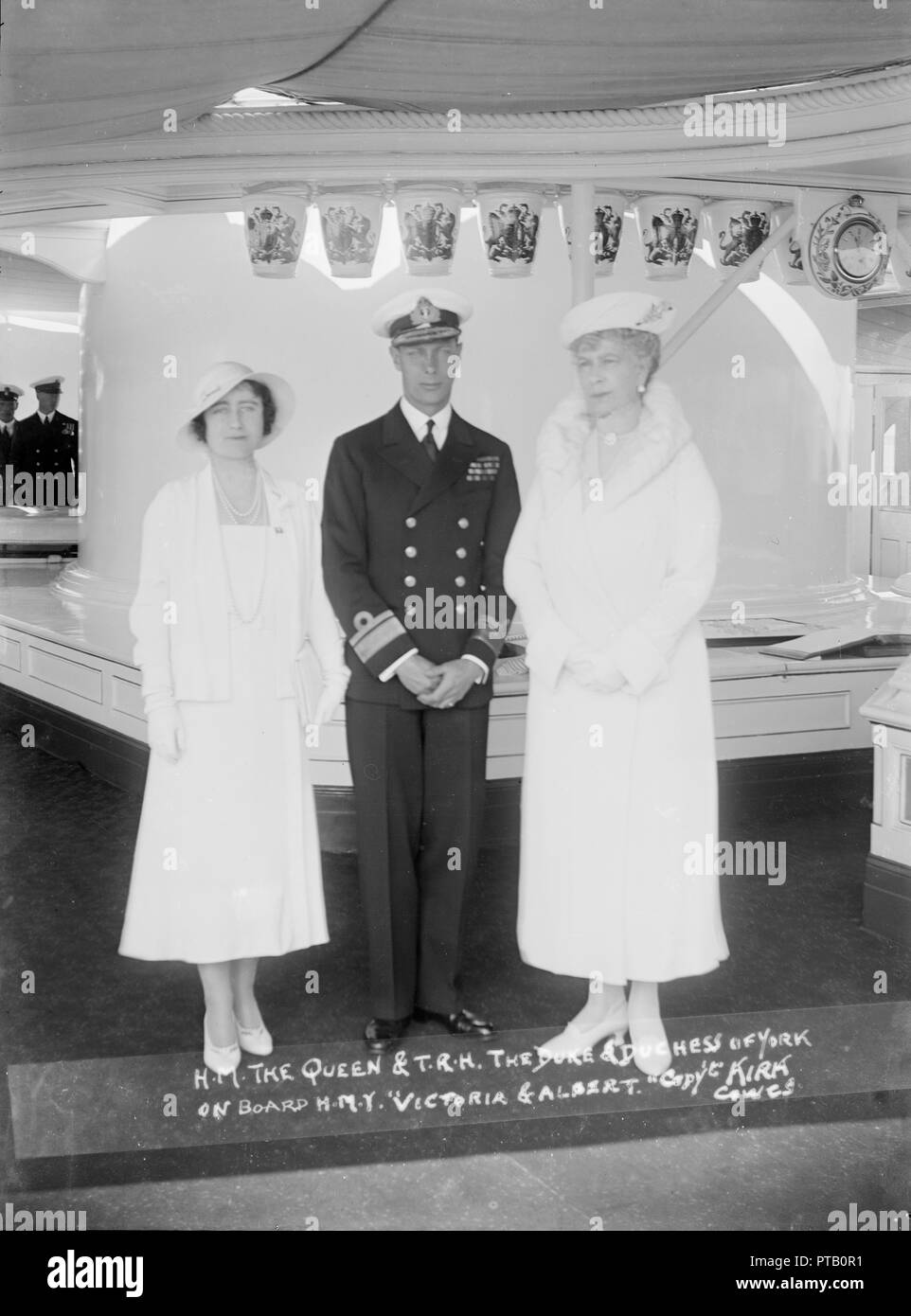 Queen Mary mit der Herzog und die Herzogin von York an Bord' HMY Victoria and Albert', 1933. Schöpfer: Kirk & Söhne von Cowes. Stockfoto