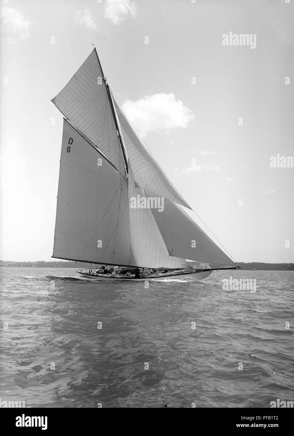 Der 15 Meter cutter ophie Elizabeth "Segeln in der Nähe geschleppt, 1911. Schöpfer: Kirk & Söhne von Cowes. Stockfoto