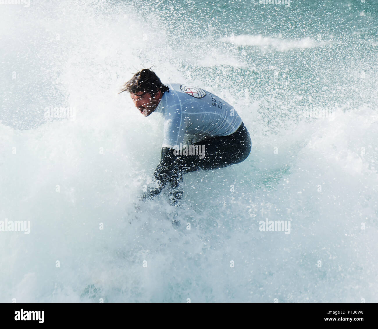 British Surfing Championships und British Cup 2018, Mens öffnen winnerJay Quinn 35 Jahre alten Neuseeland geboren, Wales, Roxy Frauen Sieger Lucy Stockfoto