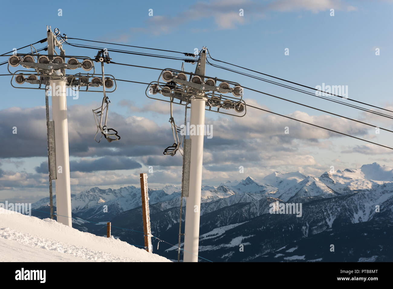 Oberleitung Auto auf einer Alpinen Stockfoto