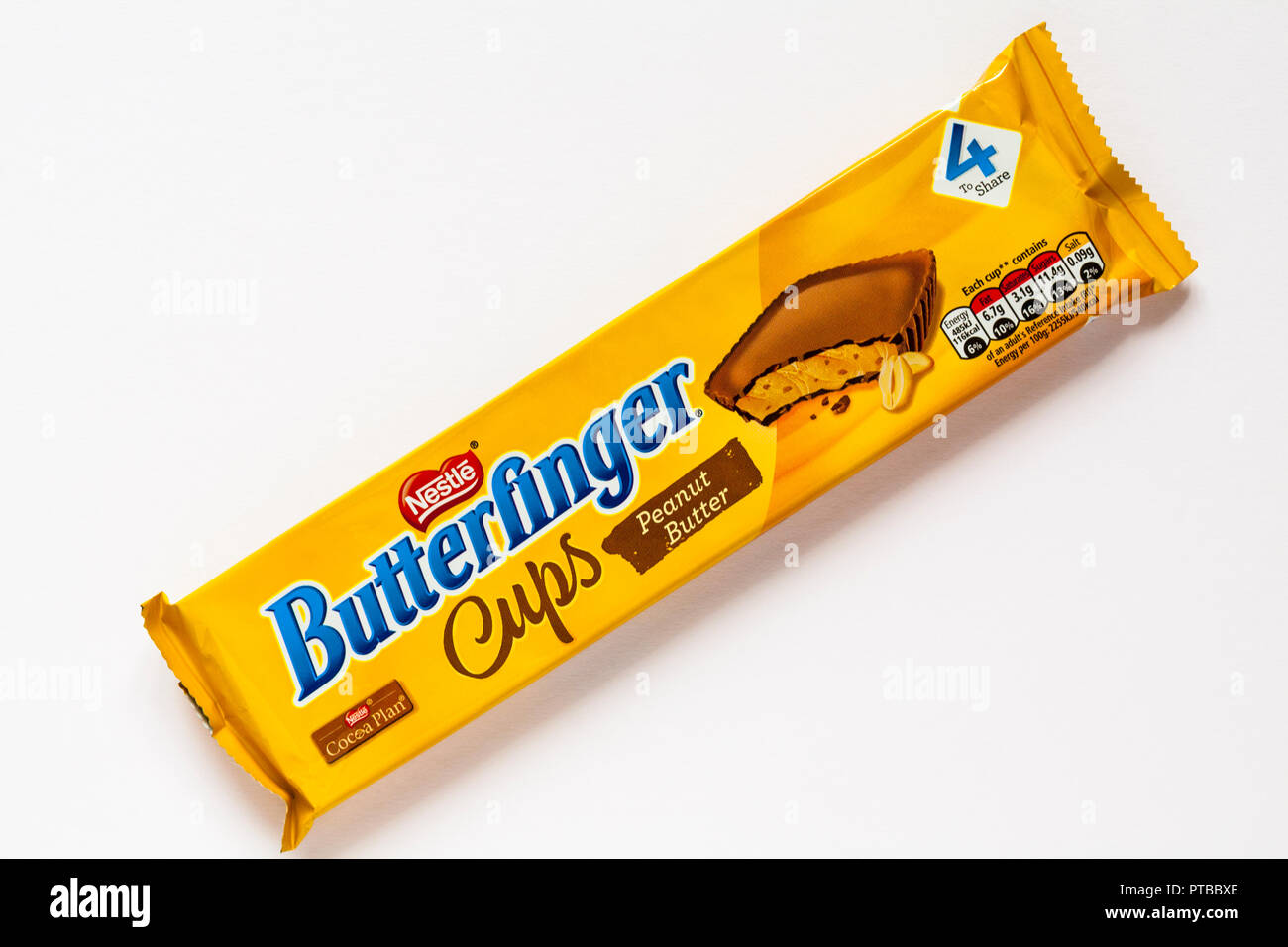 Pack von Nestle Butterfinger Peanut butter Cups Kekse auf weißem ...