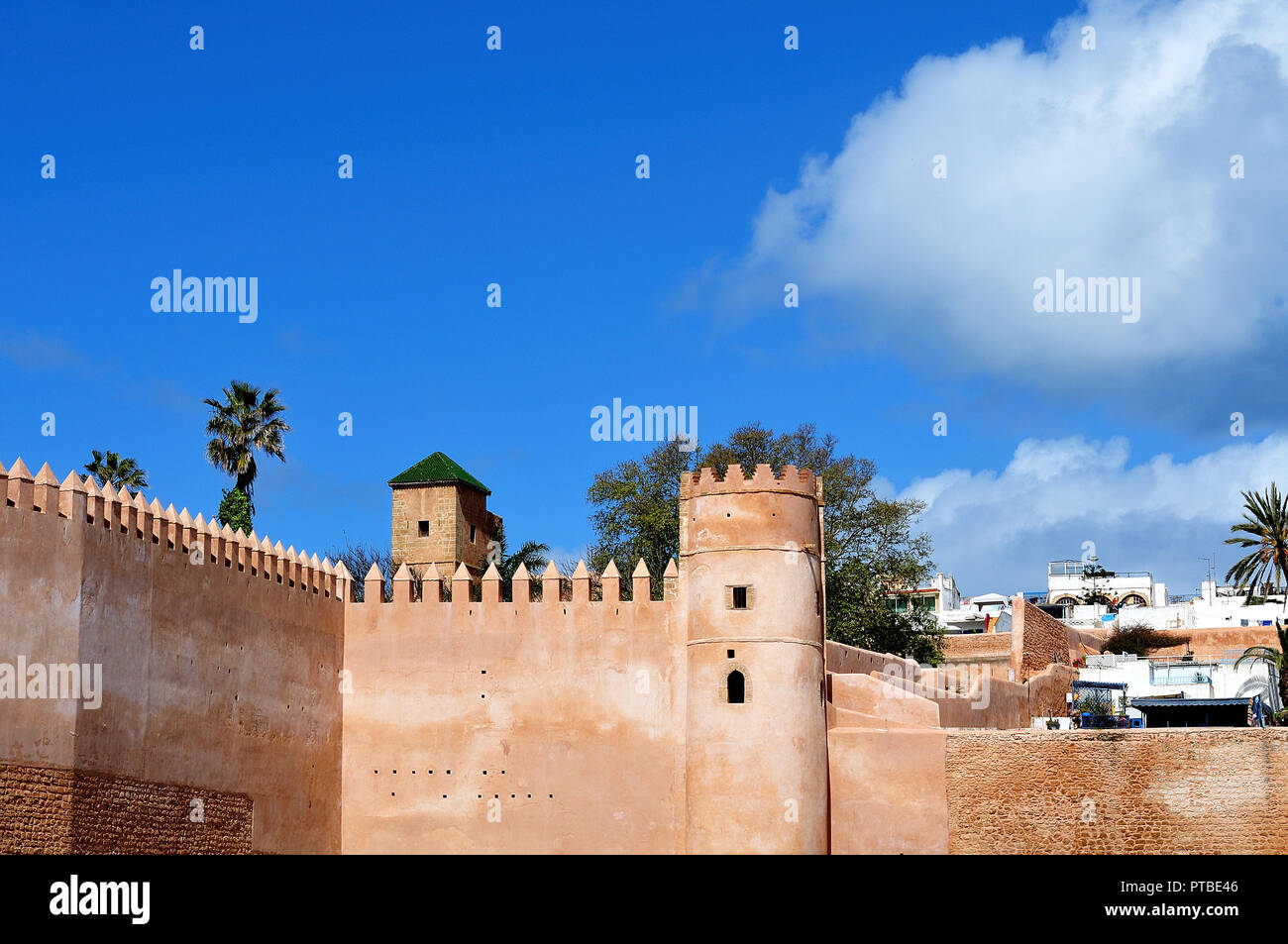 Mittelalterliche Stadtmauer an der Kasbah des udayas in Rabat, Hauptstadt Marokkos. Stockfoto