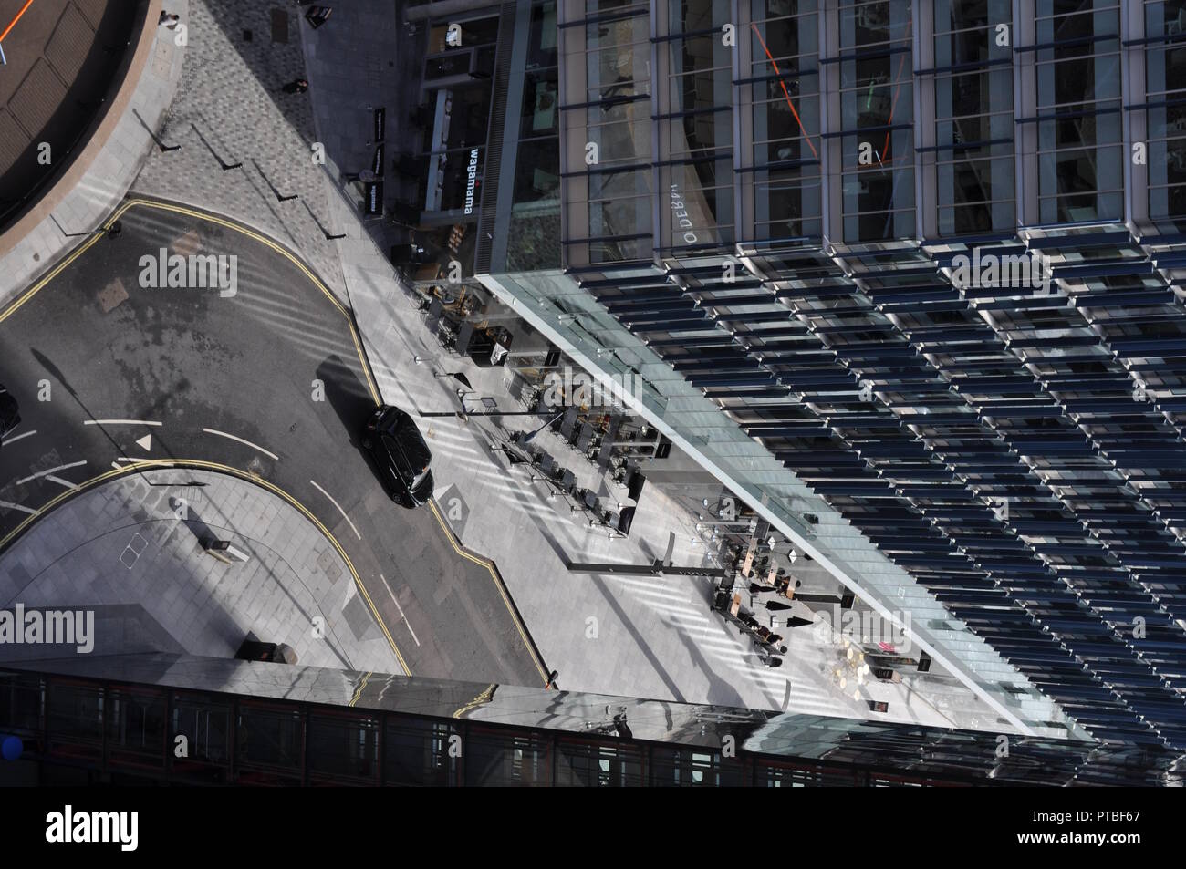 London, Großbritannien. Okt, 2018: Blick vom 10. Stock Blavatnik Gebäude, unten an der Straße suchen, Straßenszenen, Luftbild. Credit: Katherine Da Silva Stockfoto