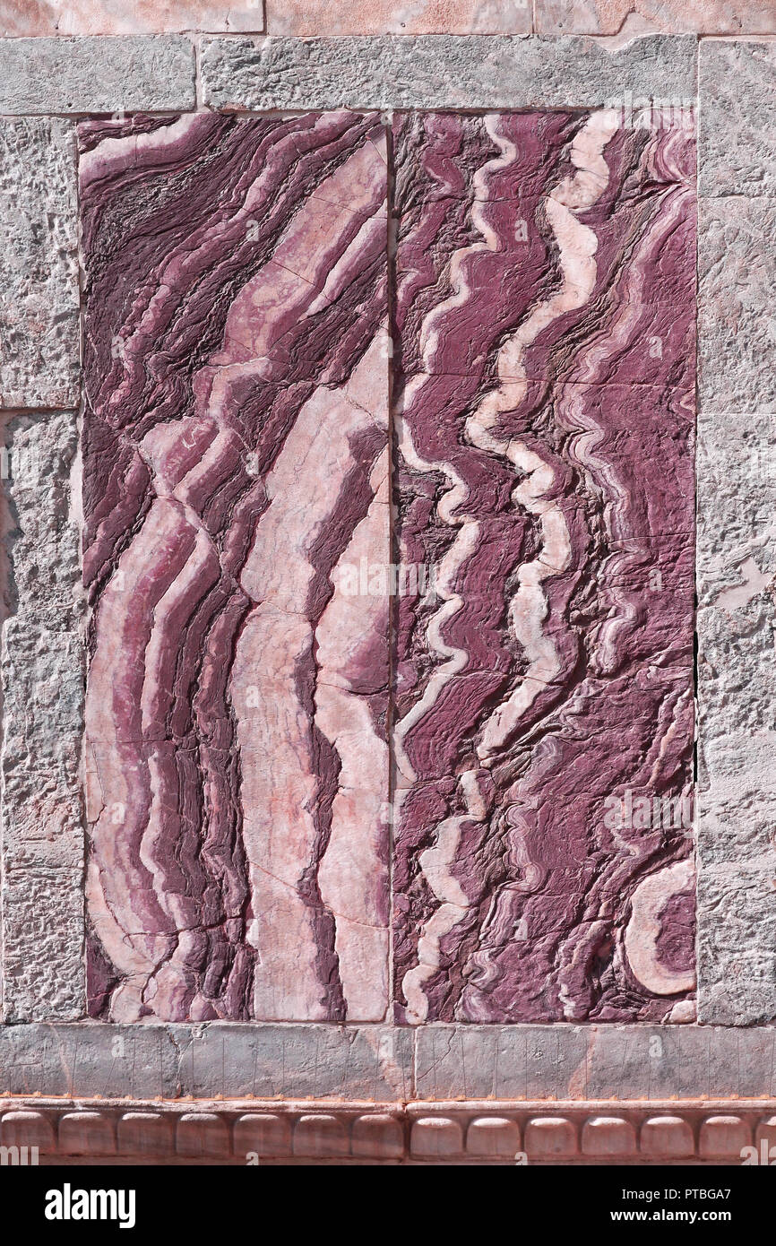 Sehr alte lila Marmor Stein in Venedig Stockfoto