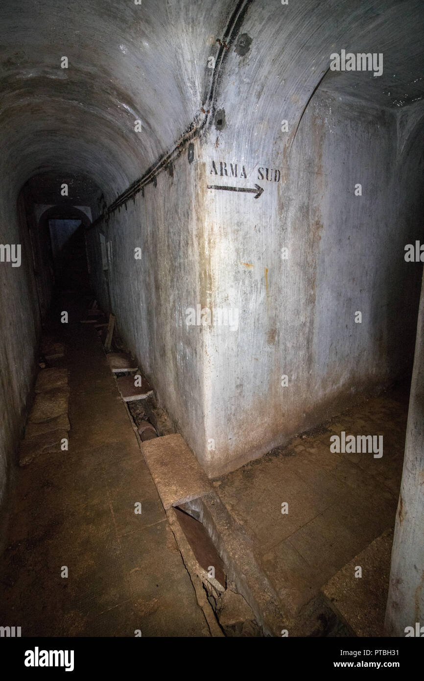 Anmelden unterirdischen Bunker Stockfoto