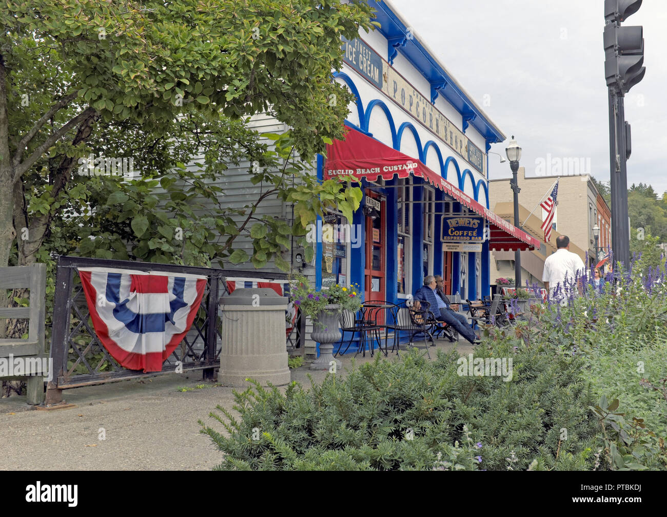 Der Verdruß fällt Popcorn Shop, 1875 gegründet, ist ein Wahrzeichen in dieser malerischen Nordostohio exurb von Cleveland, Ohio, USA. Stockfoto