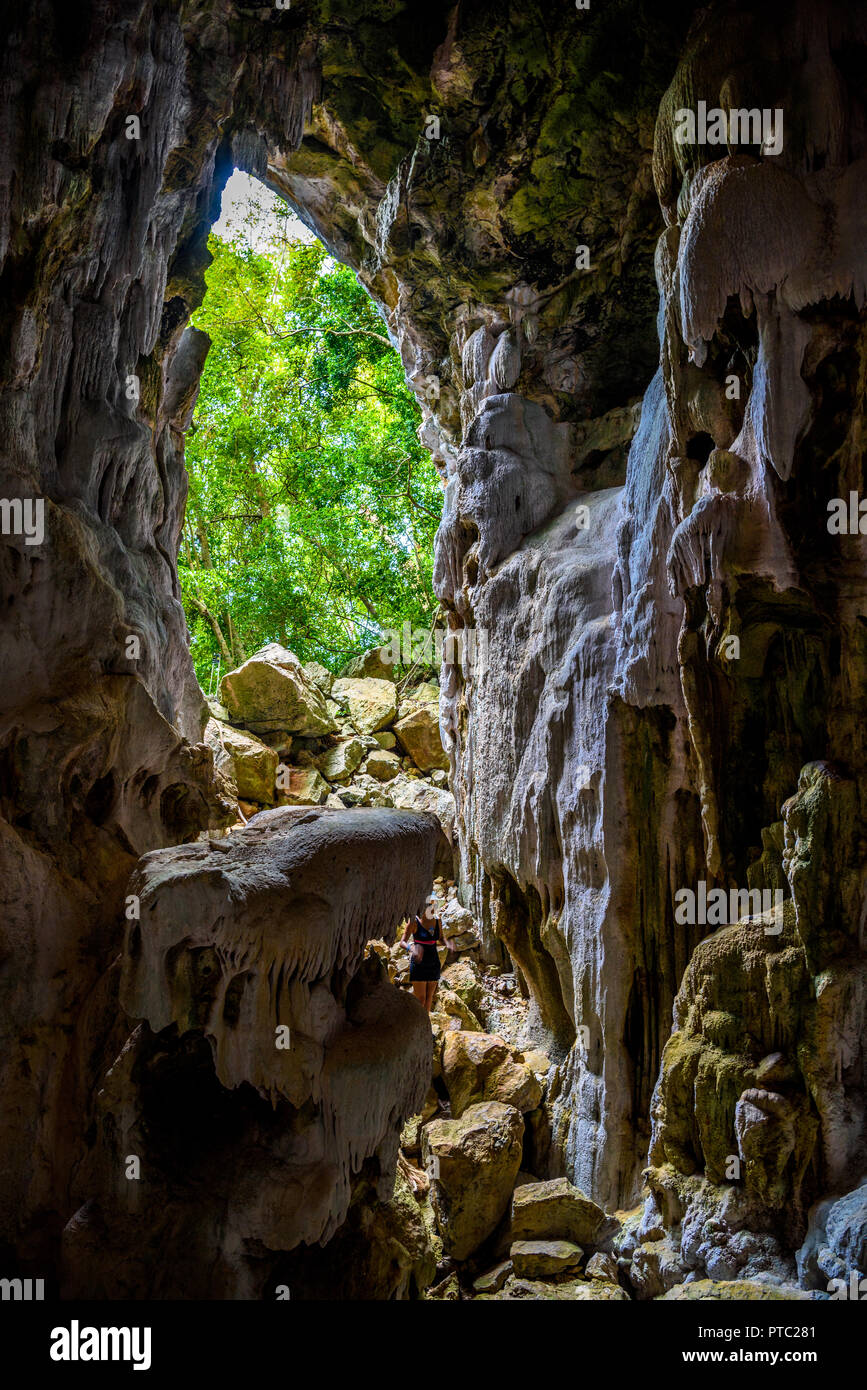 Koh Phaluai, Mu Ko Ang Thong National Park, Golf von Thailand, Siam, Höhle mit Stalaktiten Stockfoto