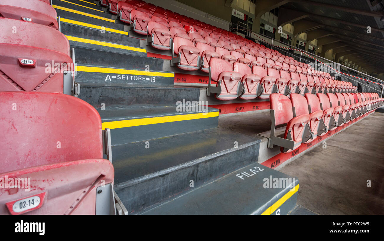 Die Tribünen im Stadion San Siro - offizielle Arena des FC Mailand und FC Inter Stockfoto