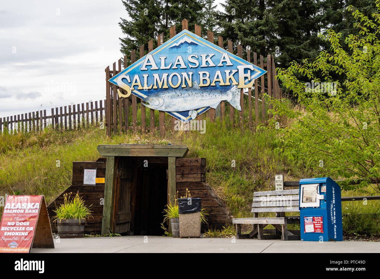 12. AUGUST 2018 FAIRBANKS ALASKA Zeichen für die Alaskan Salmon Bake im Pioneer Park, ein